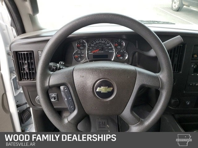 2024 Chevrolet Express Passenger 3500 1LT