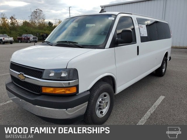 2024 Chevrolet Express Passenger 3500 1LT