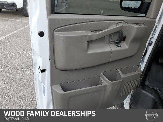 2024 Chevrolet Express Passenger 3500 1LT