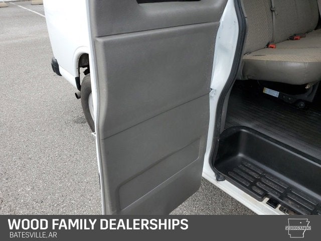 2024 Chevrolet Express Passenger 3500 1LT