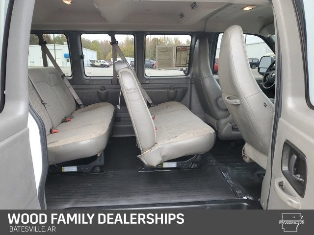 2024 Chevrolet Express Passenger 3500 1LT