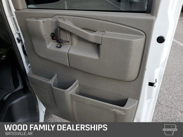2024 Chevrolet Express Passenger 3500 1LT
