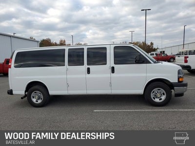 2024 Chevrolet Express Passenger 3500 1LT
