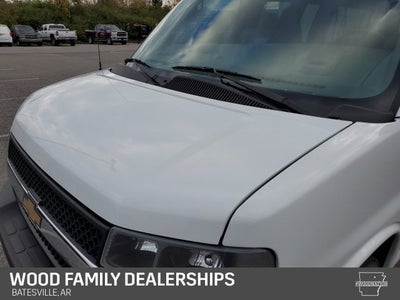 2024 Chevrolet Express Passenger 3500 1LT