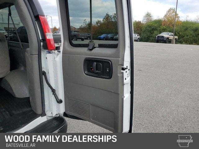 2024 Chevrolet Express Passenger 3500 1LT