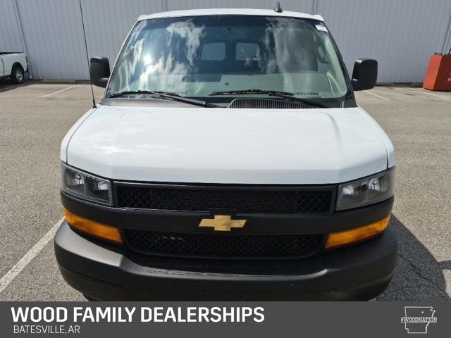 2025 Chevrolet Express Passenger 1LS