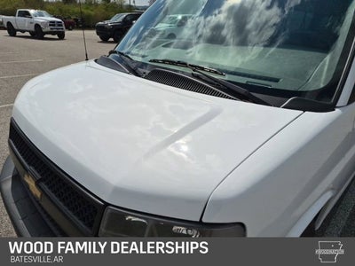 2025 Chevrolet Express Passenger 1LS