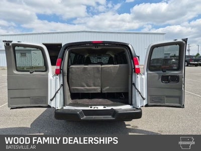 2025 Chevrolet Express Passenger 1LS