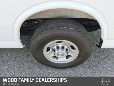 2025 Chevrolet Express Passenger 1LS