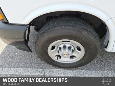 2025 Chevrolet Express Passenger 1LS