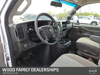 2025 Chevrolet Express Passenger 1LS