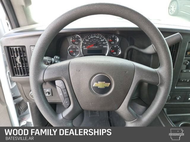 2025 Chevrolet Express Passenger 1LS