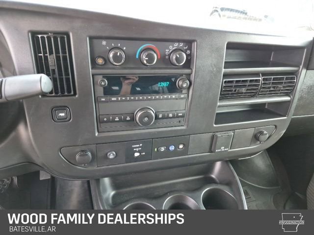 2025 Chevrolet Express Passenger 1LS