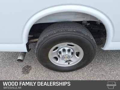 2025 Chevrolet Express Passenger 1LS