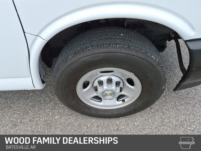 2025 Chevrolet Express Passenger 1LS