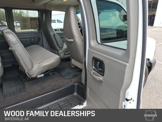 2025 Chevrolet Express Passenger 1LS
