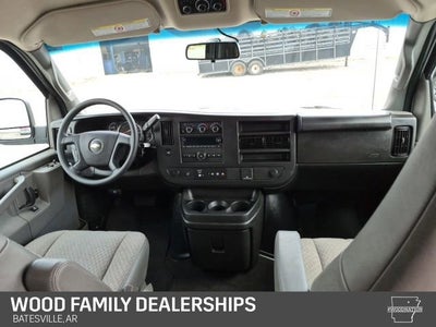 2025 Chevrolet Express Passenger 1LS