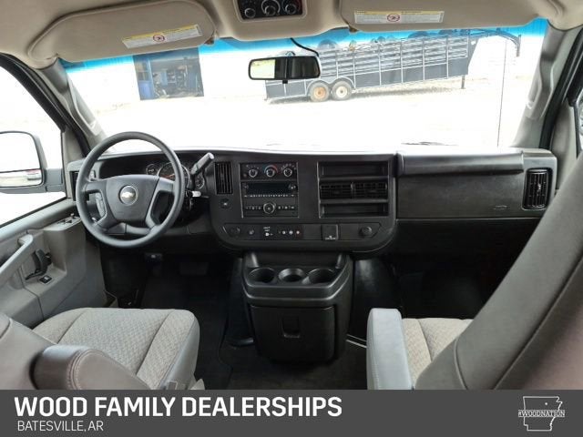 2025 Chevrolet Express Passenger 1LS