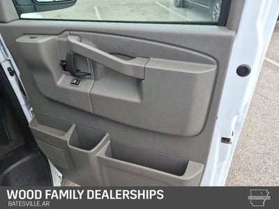 2025 Chevrolet Express Passenger 1LS