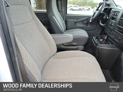 2025 Chevrolet Express Passenger 1LS