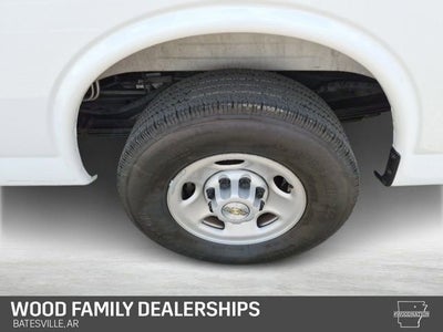 2025 Chevrolet Express Passenger 1LS