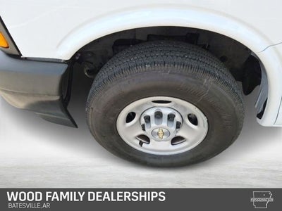 2025 Chevrolet Express Passenger 1LS