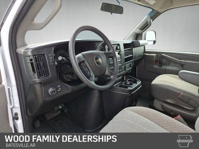 2025 Chevrolet Express Passenger 1LS