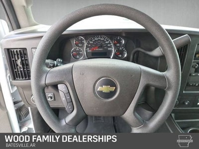 2025 Chevrolet Express Passenger 1LS