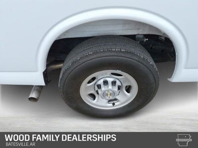 2025 Chevrolet Express Passenger 1LS