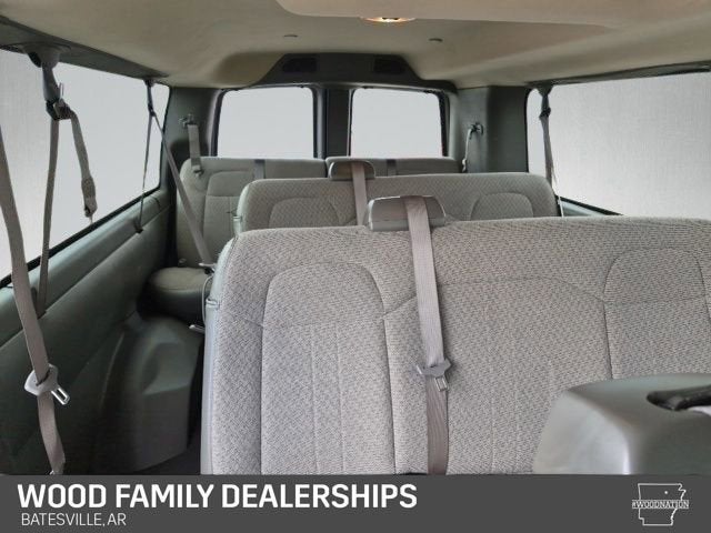 2025 Chevrolet Express Passenger 1LS