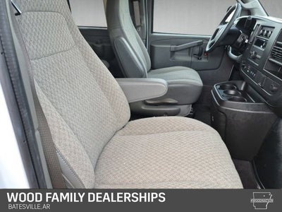 2025 Chevrolet Express Passenger 1LS