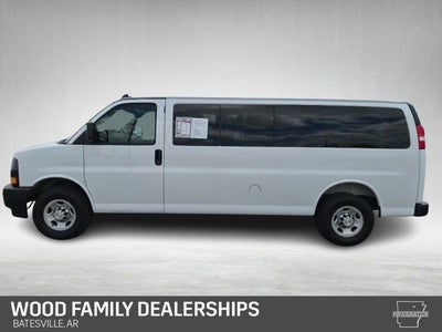 2025 Chevrolet Express Passenger 1LS