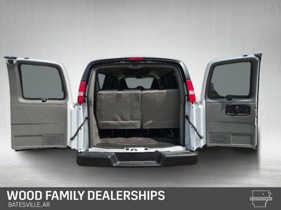 2025 Chevrolet Express Passenger 1LS