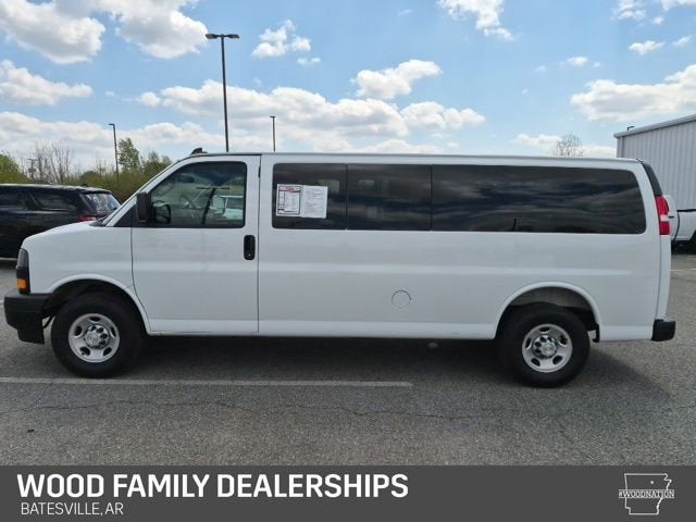 2025 Chevrolet Express Passenger 1LS