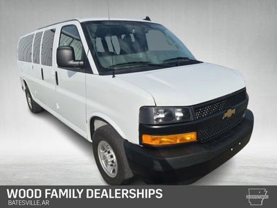 2025 Chevrolet Express Passenger 1LS