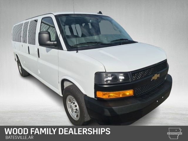 2025 Chevrolet Express Passenger 1LS