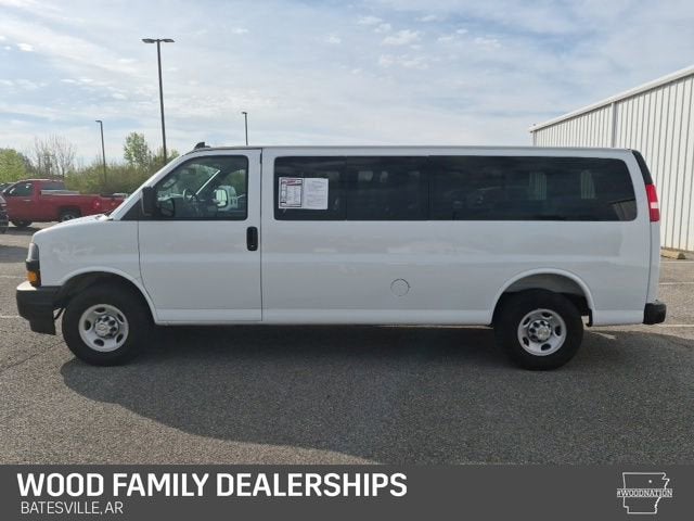2025 Chevrolet Express Passenger 1LS