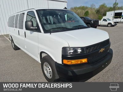 2025 Chevrolet Express Passenger 1LS