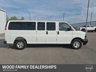 2025 Chevrolet Express Passenger 1LS