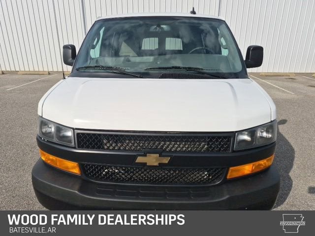 2025 Chevrolet Express Passenger 1LS