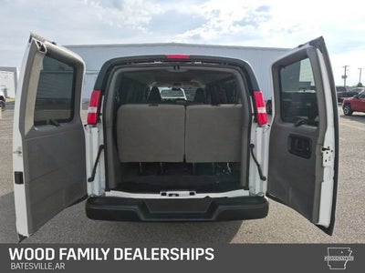 2025 Chevrolet Express Passenger 1LS