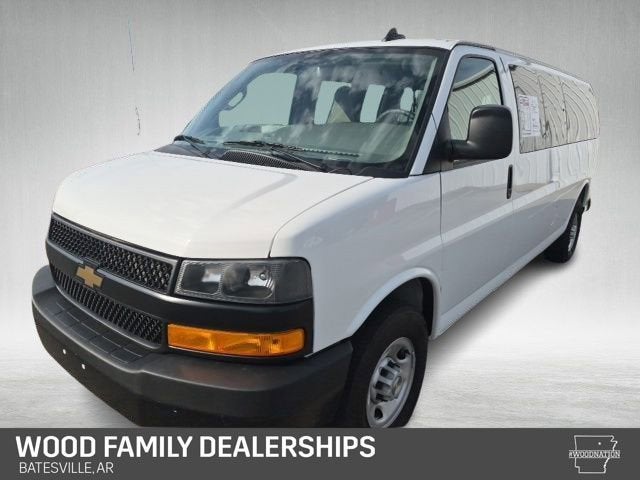 2025 Chevrolet Express Passenger 1LS