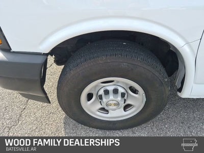 2025 Chevrolet Express Passenger 1LS