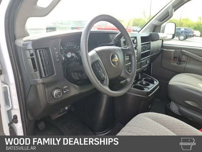 2025 Chevrolet Express Passenger 1LS