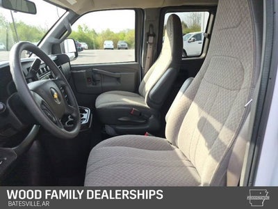 2025 Chevrolet Express Passenger 1LS