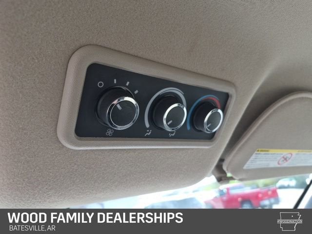 2025 Chevrolet Express Passenger 1LS