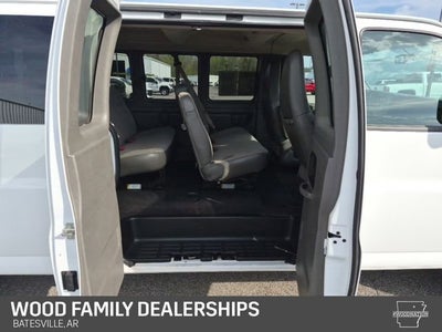 2025 Chevrolet Express Passenger 1LS