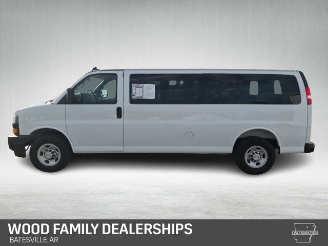 2025 Chevrolet Express Passenger 1LS