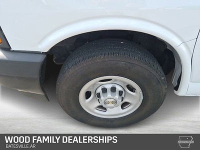 2025 Chevrolet Express Passenger 1LS