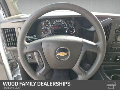 2025 Chevrolet Express Passenger 1LS
